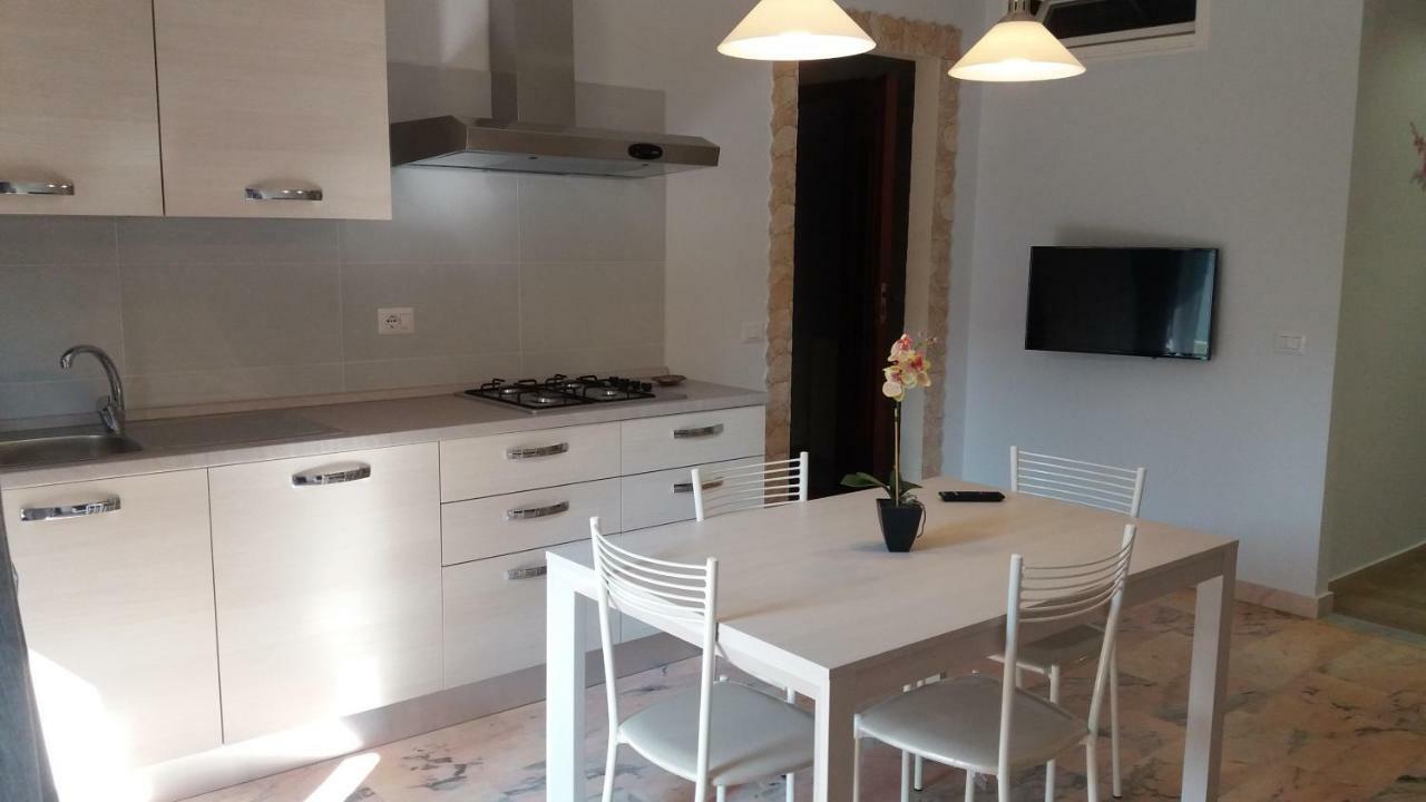 Relax Due Passi Dal Mare Apartment สปาดาฟอรา ภายนอก รูปภาพ